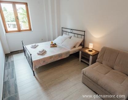 Apartmani Belvedere, Dvokrevetna soba sa kuhinjom bez terase, privatni smeštaj u mestu Herceg Novi, Crna Gora - IMG_6770
