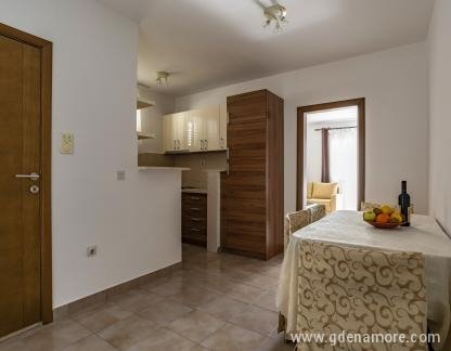 Apartments Draskovic, Family apartment, private accommodation in city Petrovac, Montenegro - DUS_9824