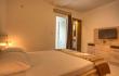 Двойна супериорна стая в Къща за гости Маслина, частни квартири в града Petrovac, Черна Гора