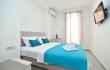 Habitación doble con balcón 13 en Villa Ines, alojamiento privado en Budva, Montenegro