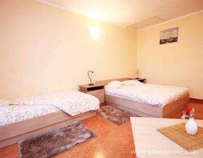 Apartman broj 7, , private accommodation in city Igalo, Montenegro - FB_IMG_1682010184596