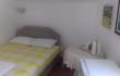 Dvokrevetna soba sa bračnim krevetom/zasebnim krevetima u Apartmani Mira, privatni smeštaj u mestu Bečići, Crna Gora