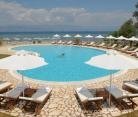 Chismos luxuries suites and studios, частни квартири в града Corfu, Гърция