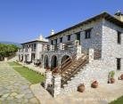 Prasino Galazio Traditional Guesthouse, alloggi privati a Mouresi, Grecia