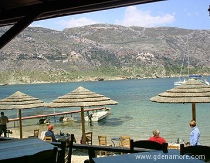 Akrotiri Rooms &amp; Restaurant, alloggi privati a Porto Kagio, Grecia - Restaurant