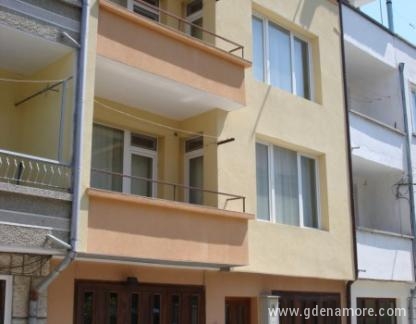 Apartments &amp; rooms Kamovi, logement privé à Pomorie, Bulgarie - View