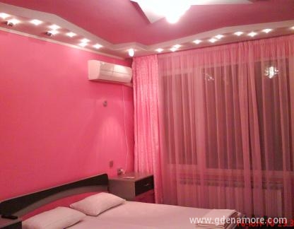 Самостоятелни стаи Деси, частни квартири в града Nesebar, България - розова стая