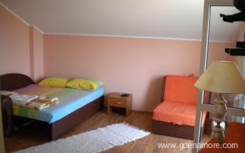 Zoran, private accommodation in city Baošići, Montenegro