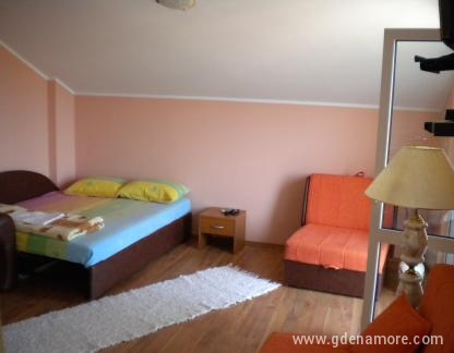 Zoran, private accommodation in city Bao&scaron;ići, Montenegro - Cetvorokrevetni