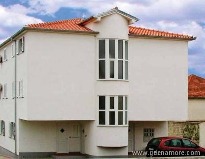 Apartamentos Jadranka, alojamiento privado en Pako&scaron;tane, Croacia - Izgled kuće