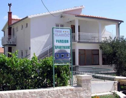 Apartamentos Klaricic, alojamiento privado en Živogo&scaron;će, Croacia - Kuća