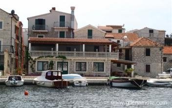 Appartamenti Giurisic, alloggi privati a Tribunj, Croazia