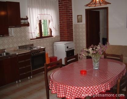 Apartments Baloevic, private accommodation in city Supetar, Croatia - A1