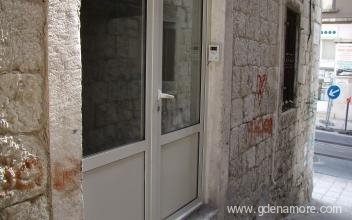 Damira Rooms, private accommodation in city Split, Croatia
