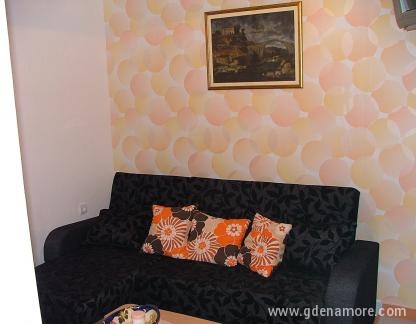 Jednosoban i dvosoban  stan, ενοικιαζόμενα δωμάτια στο μέρος Sutomore, Montenegro - Dnevna Aleksa
