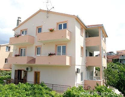 Appartamenti Belas, alloggi privati a Trogir, Croazia - Kuća