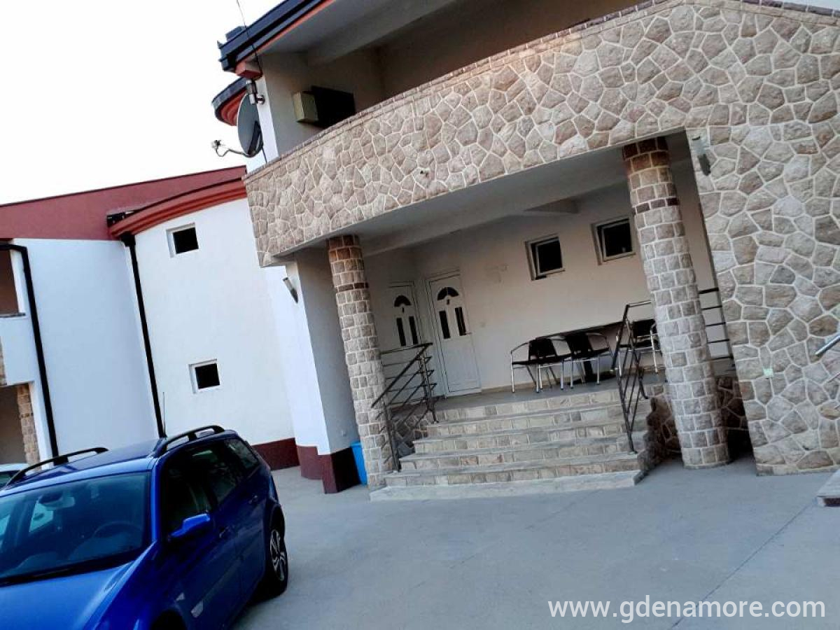 Apartmaji Aro, zasebne nastanitve v mestu Dobre Vode, Črna gora