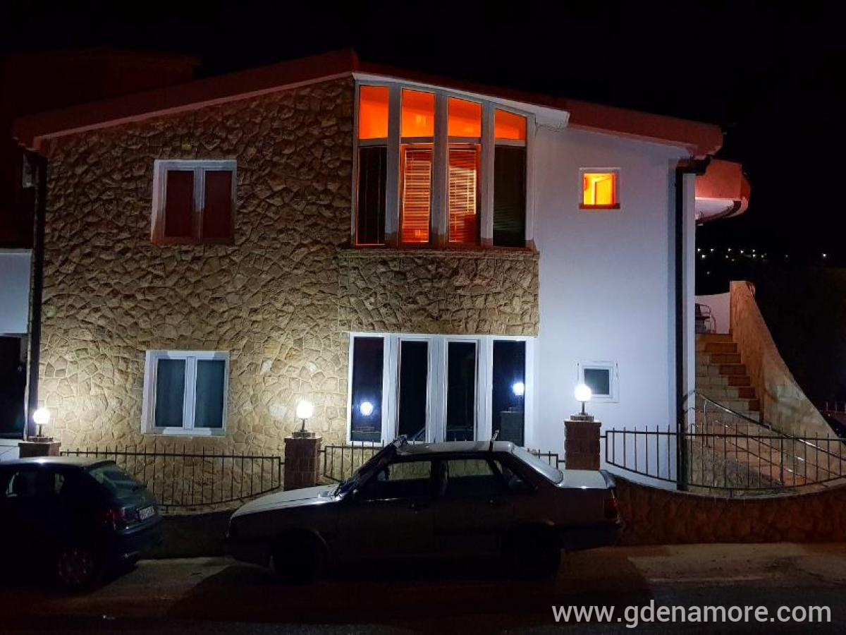 Apartmaji Aro, zasebne nastanitve v mestu Dobre Vode, Črna gora