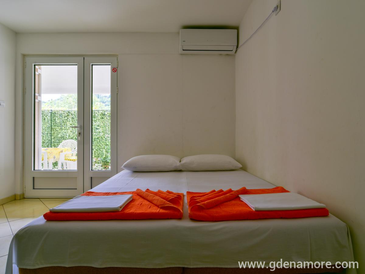 Rom og leiligheter Davidovic, privat innkvartering i sted Petrovac, Montenegro - DUS_1322