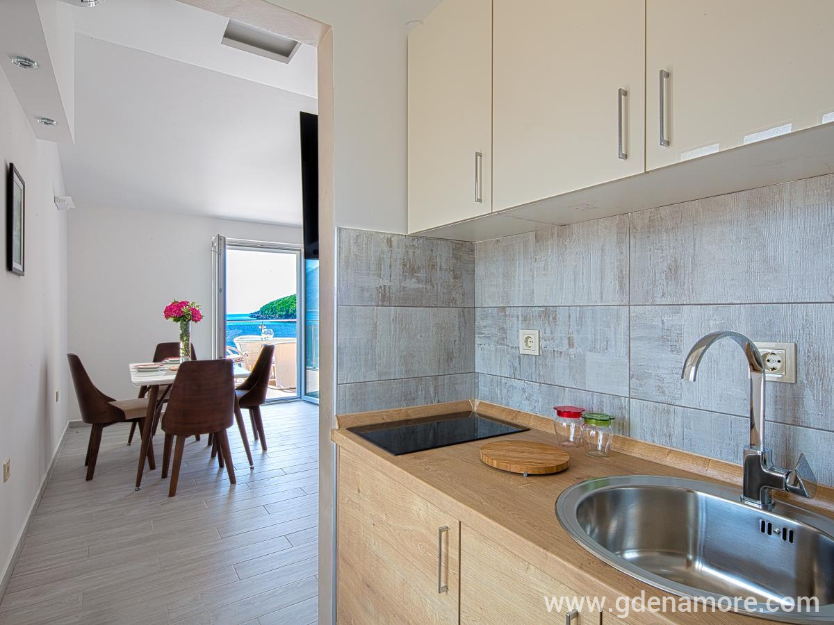 Dvorec Manda 107, zasebne nastanitve v mestu Jaz, Črna gora - apartman 8-kuhinja