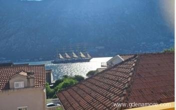 Jankovic apartman - 90 méterre a tengertől, Magán szállás a községben Prčanj, Montenegró