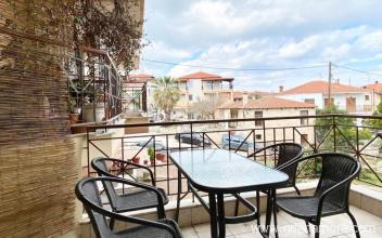 Afitos Vend&eacute;gh&aacute;z, Mag&aacute;n sz&aacute;ll&aacute;s a k&ouml;zs&eacute;gben Afitos, G&ouml;r&ouml;gorsz&aacute;g