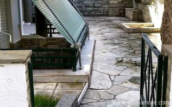 &Delta;&iota;&alpha;&mu;&epsilon;&rho;ί&sigma;&mu;&alpha;&tau;&alpha; &Beta;&omicron;&upsilon;&kappa; &kappa;&alpha;&iota; &Alpha;&phi;&rho;&omicron;&delta;ί&tau;&eta;, &epsilon;&nu;&omicron;&iota;&kappa;&iota;&alpha;&zeta;ό&mu;&epsilon;&nu;&alpha; &delta;&omega;&mu;ά&tau;&iota;&alpha; &sigma;&tau;&omicron; &mu;έ&rho;&omicron;&sigmaf; Pefkohori, Greece