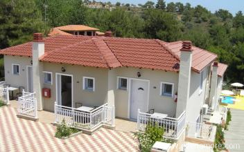 Augustos Giota 2 Villa, Mag&aacute;n sz&aacute;ll&aacute;s a k&ouml;zs&eacute;gben Trypiti, G&ouml;r&ouml;gorsz&aacute;g