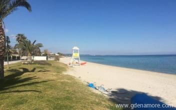 Appartamento fronte mare, alloggi privati a Pefkohori, Grecia