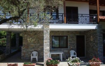 Eleni Beach Apartments, alojamiento privado en Nikiti, Grecia