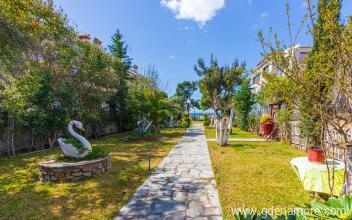 Galazia Akti Seaside Apartments, alojamiento privado en Nikiti, Grecia