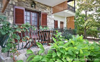 Vile Gorgona, zasebne nastanitve v mestu Vourvourou, Grčija