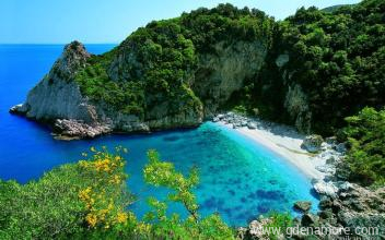 &Iacute;risz Vend&eacute;gh&aacute;z 2, Mag&aacute;n sz&aacute;ll&aacute;s a k&ouml;zs&eacute;gben Tsagkarada, G&ouml;r&ouml;gorsz&aacute;g