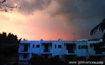 Ismini-h&aacute;z, Mag&aacute;n sz&aacute;ll&aacute;s a k&ouml;zs&eacute;gben Toroni, G&ouml;r&ouml;gorsz&aacute;g