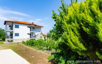 Apartmaji Kokkinos, zasebne nastanitve v mestu Vourvourou, Grčija