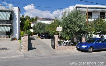 Laskarina St&uacute;di&oacute;k, Mag&aacute;n sz&aacute;ll&aacute;s a k&ouml;zs&eacute;gben Potos, G&ouml;r&ouml;gorsz&aacute;g