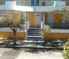 Apartmaji Leonidas 2, zasebne nastanitve v mestu Nea Peramos, Grčija