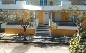 Apartmaji Leonidas 2, zasebne nastanitve v mestu Nea Peramos, Grčija
