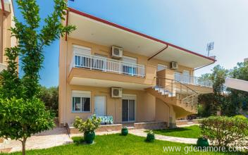 Lina Apartment, alloggi privati a Nikiti, Grecia