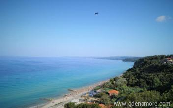 Poseidon tengerre n&eacute;ző st&uacute;di&oacute;k, Mag&aacute;n sz&aacute;ll&aacute;s a k&ouml;zs&eacute;gben Afitos, G&ouml;r&ouml;gorsz&aacute;g