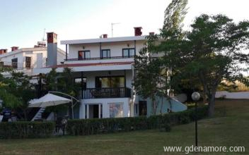 &Beta;ί&lambda;&alpha; Seagull, &epsilon;&nu;&omicron;&iota;&kappa;&iota;&alpha;&zeta;ό&mu;&epsilon;&nu;&alpha; &delta;&omega;&mu;ά&tau;&iota;&alpha; &sigma;&tau;&omicron; &mu;έ&rho;&omicron;&sigmaf; Pefkohori, Greece