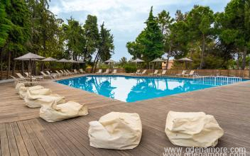 Zoe Hotel, Mag&aacute;n sz&aacute;ll&aacute;s a k&ouml;zs&eacute;gben Trypiti, G&ouml;r&ouml;gorsz&aacute;g