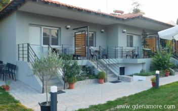 Eva Paradise St&uacute;di&oacute;i, Mag&aacute;n sz&aacute;ll&aacute;s a k&ouml;zs&eacute;gben Pefkari, G&ouml;r&ouml;gorsz&aacute;g