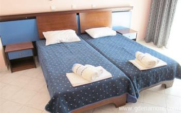 Koukoudis Villa, Mag&aacute;n sz&aacute;ll&aacute;s a k&ouml;zs&eacute;gben Potos, G&ouml;r&ouml;gorsz&aacute;g