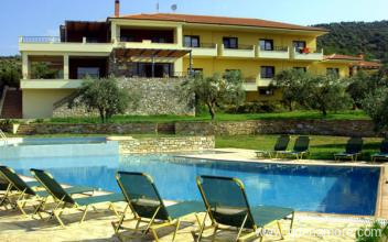 Holdsug&aacute;r Hotel, Mag&aacute;n sz&aacute;ll&aacute;s a k&ouml;zs&eacute;gben Pefkari, G&ouml;r&ouml;gorsz&aacute;g