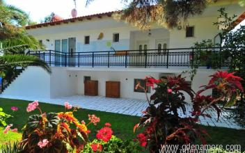 Paradise Dream Villa, Mag&aacute;n sz&aacute;ll&aacute;s a k&ouml;zs&eacute;gben Potos, G&ouml;r&ouml;gorsz&aacute;g