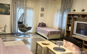 Sprostite se doma, zasebne nastanitve v mestu Nea Peramos, Grčija