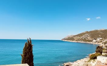 Vila sa pogledom na more za izdavanje u Dobroj Vodi &ndash; plaža udaljena samo 20 metara, private accommodation in city Dobre Vode, Montenegro