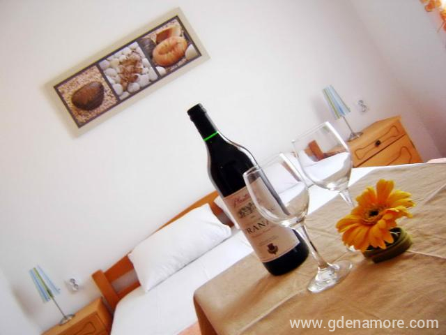 1/3C tu Vila Maris, alloggi privati a Petrovac, Montenegro