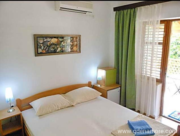 1 / 2A tu Vila Maris, alloggi privati a Petrovac, Montenegro